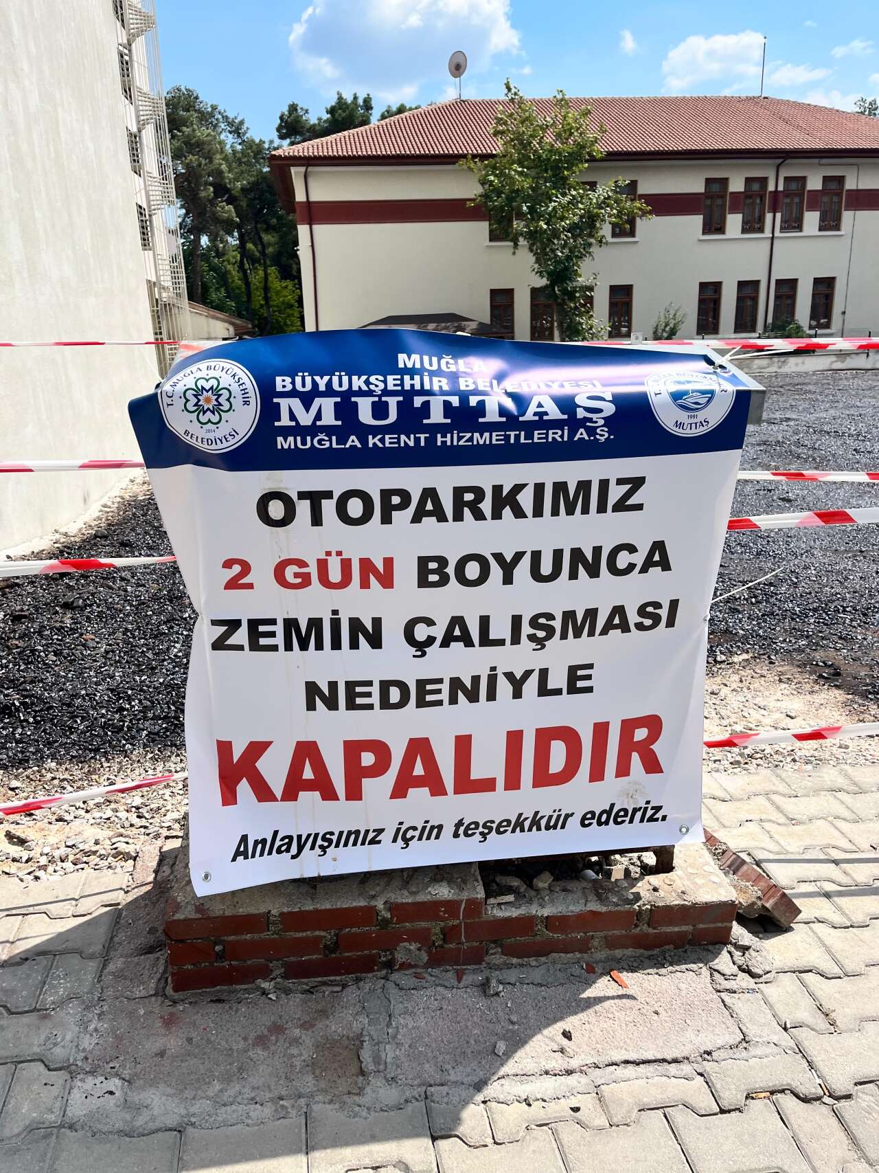 Menteşe'de Esnafın Şikayeti Ekipleri Harekete Geçirdi: Büyükşehir Otoparkta Çalışma Başlattı 2