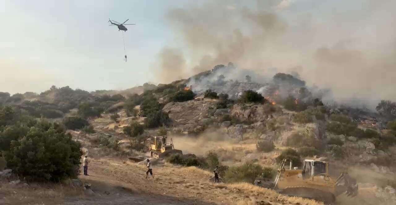 Aydın'da Alevlerle Mücadele 8 Helikopter ve 6 Uçak Alevlerle Mücadelede sürüyor 2