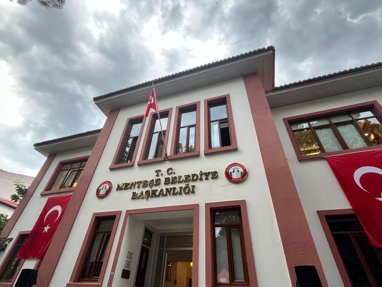 Muğla'da 100 Yıllık Tarihi Belediye Binası Vakıflara Devredilecek 1