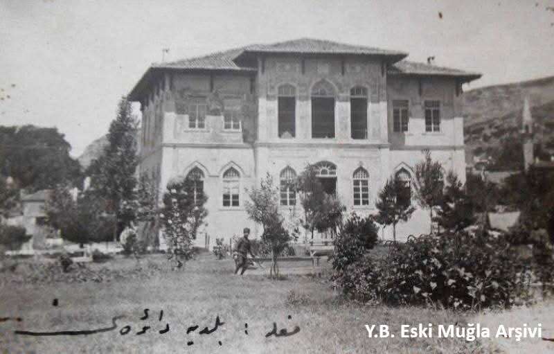 Muğla'da 100 Yıllık Tarihi Belediye Binası Vakıflara Devredilecek 5