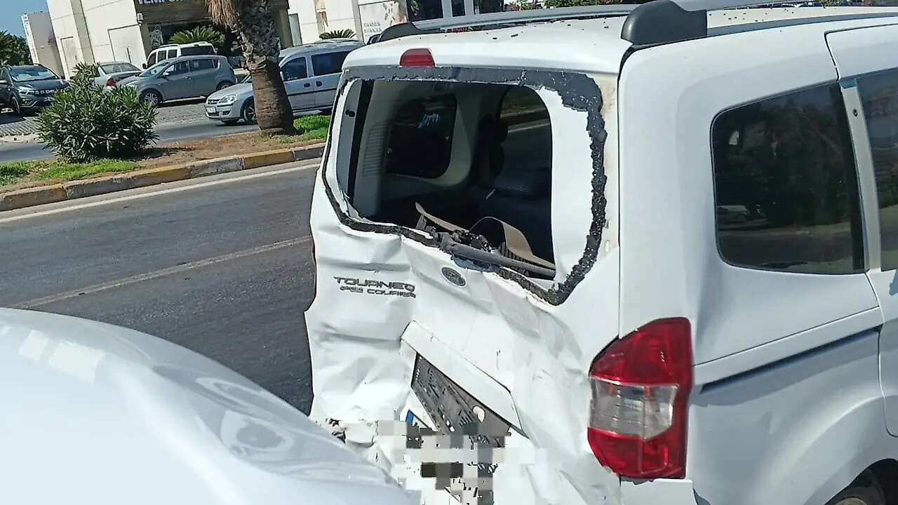 Muğla'da Zincirleme Kaza: 4 Araç Birbirine Girdi 2