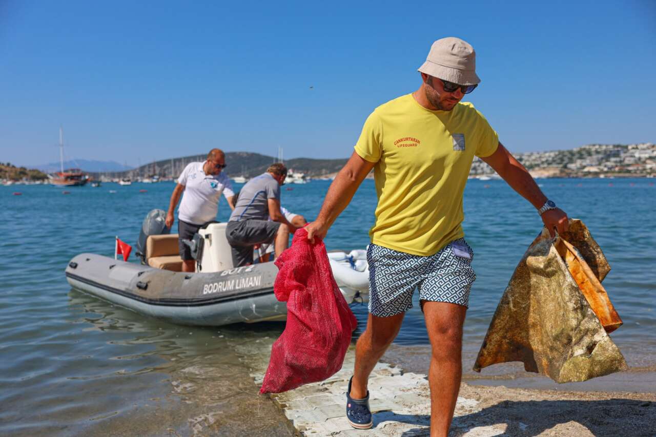 Bodrum'da Deniz Dibi Temizliği: Denizden 310 Kilogram Atık Çıkarıldı 4