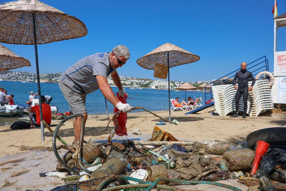Bodrum'da Deniz Dibi Temizliği: Denizden 310 Kilogram Atık Çıkarıldı 3