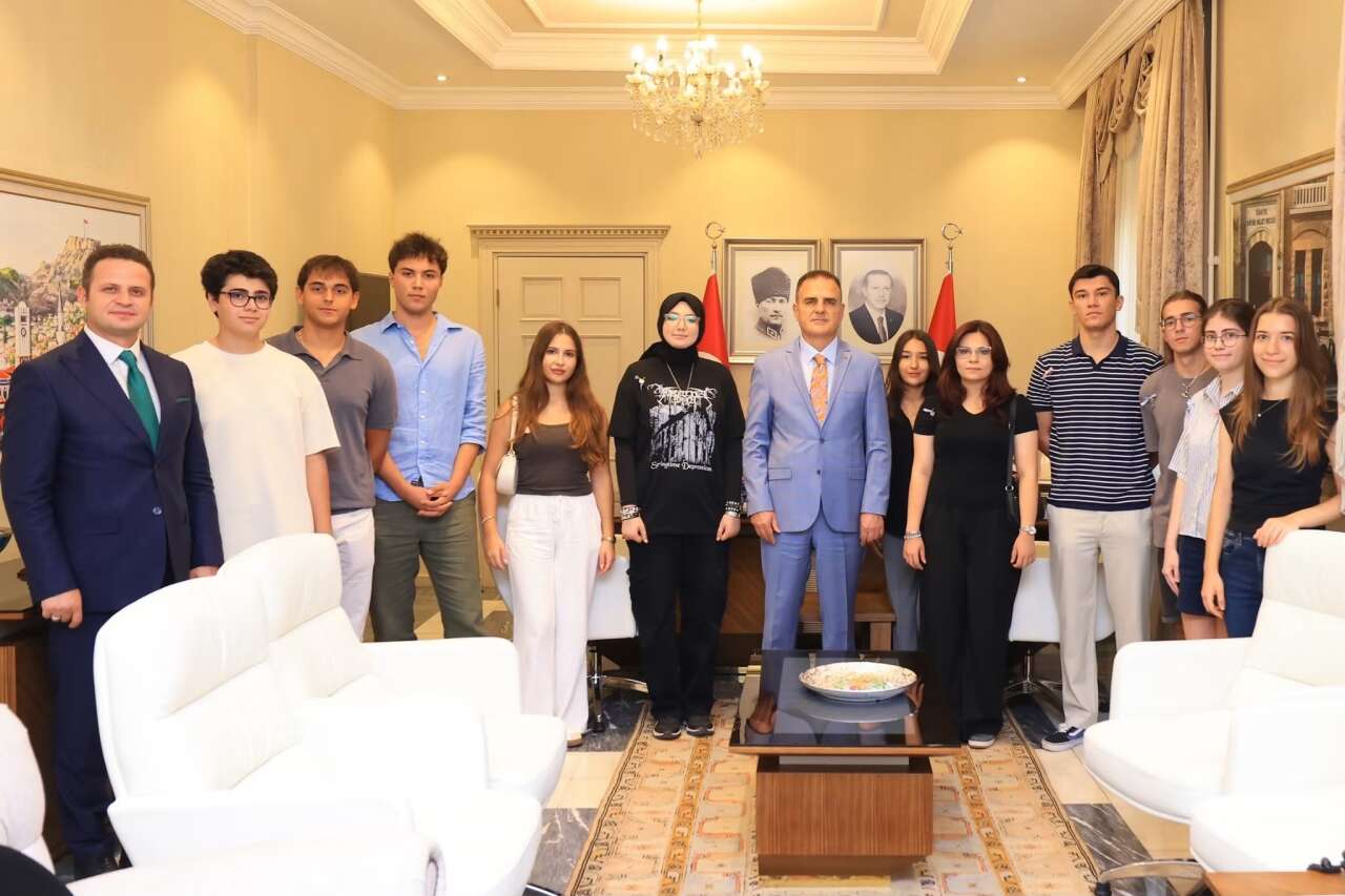 YKS’de Dereceye Giren Öğrenciler Muğla Valisi Dr İdris Akbıyık Tarafından Kabul Edildi 5