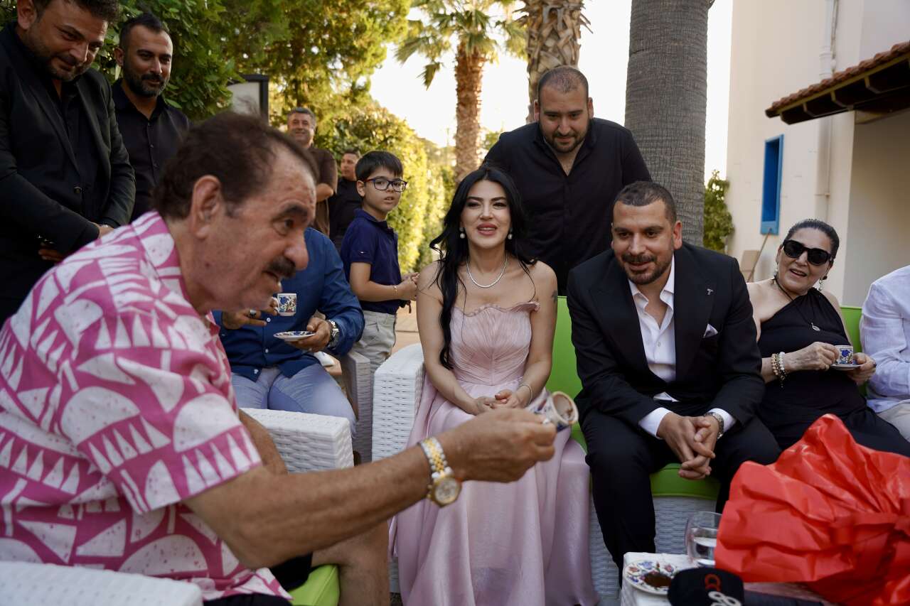 İbrahim Tatlıses Muğla’da: Manevi Kızına İsteme Töreninde Beşi Bir Yerde Taktı 2