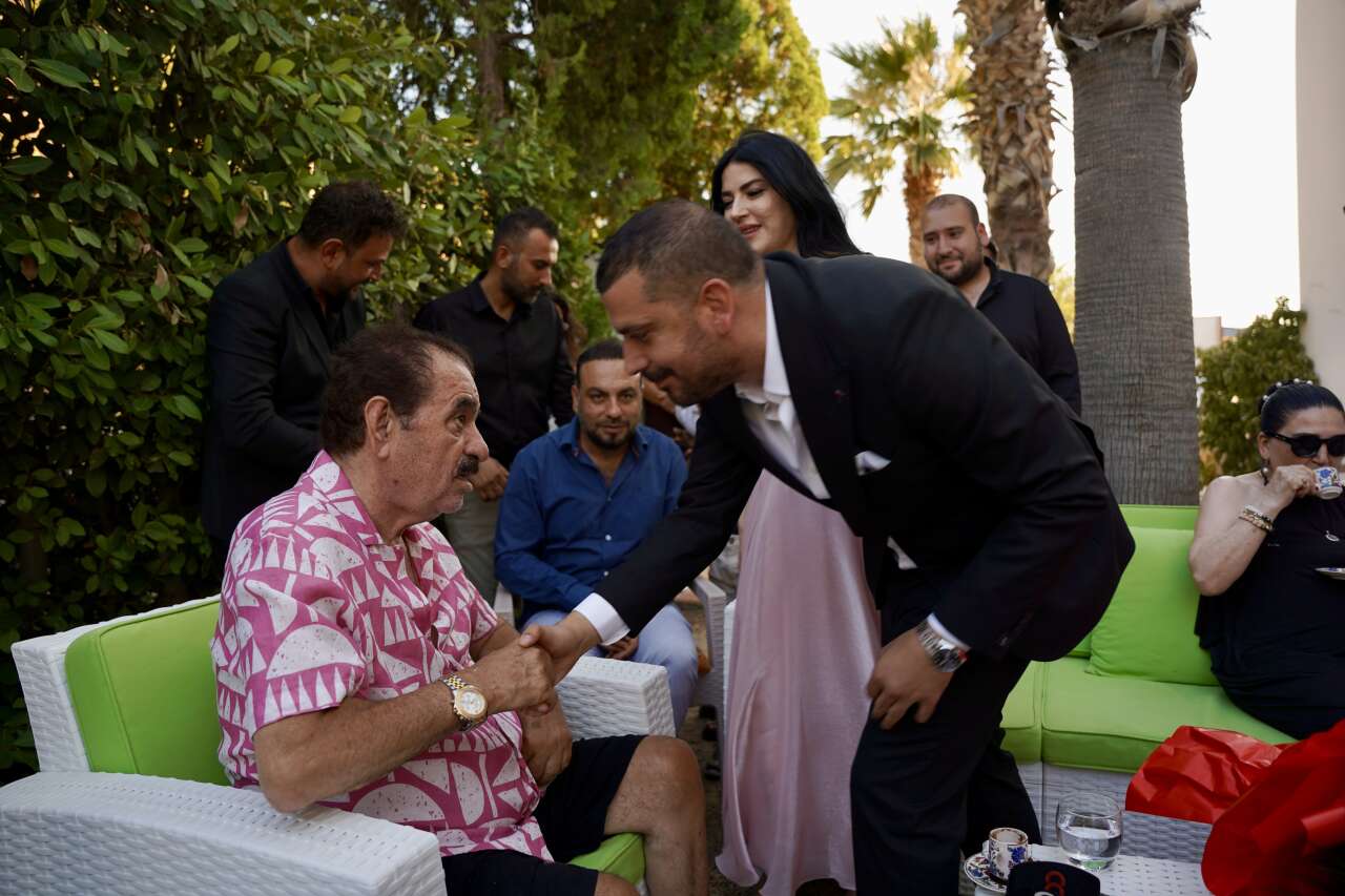 İbrahim Tatlıses Muğla’da: Manevi Kızına İsteme Töreninde Beşi Bir Yerde Taktı 1