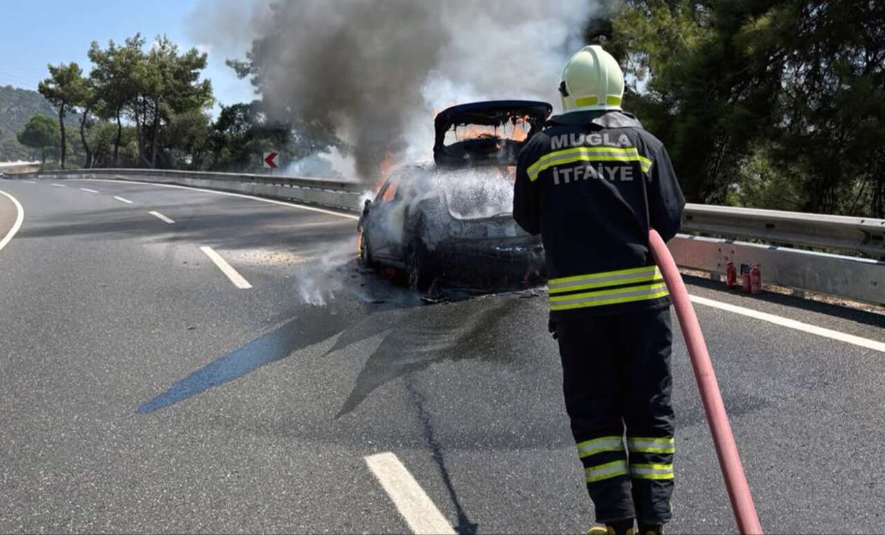 Sakar Geçidi’nde Yanan Araç Kullanılmaz Hale Geldi 1