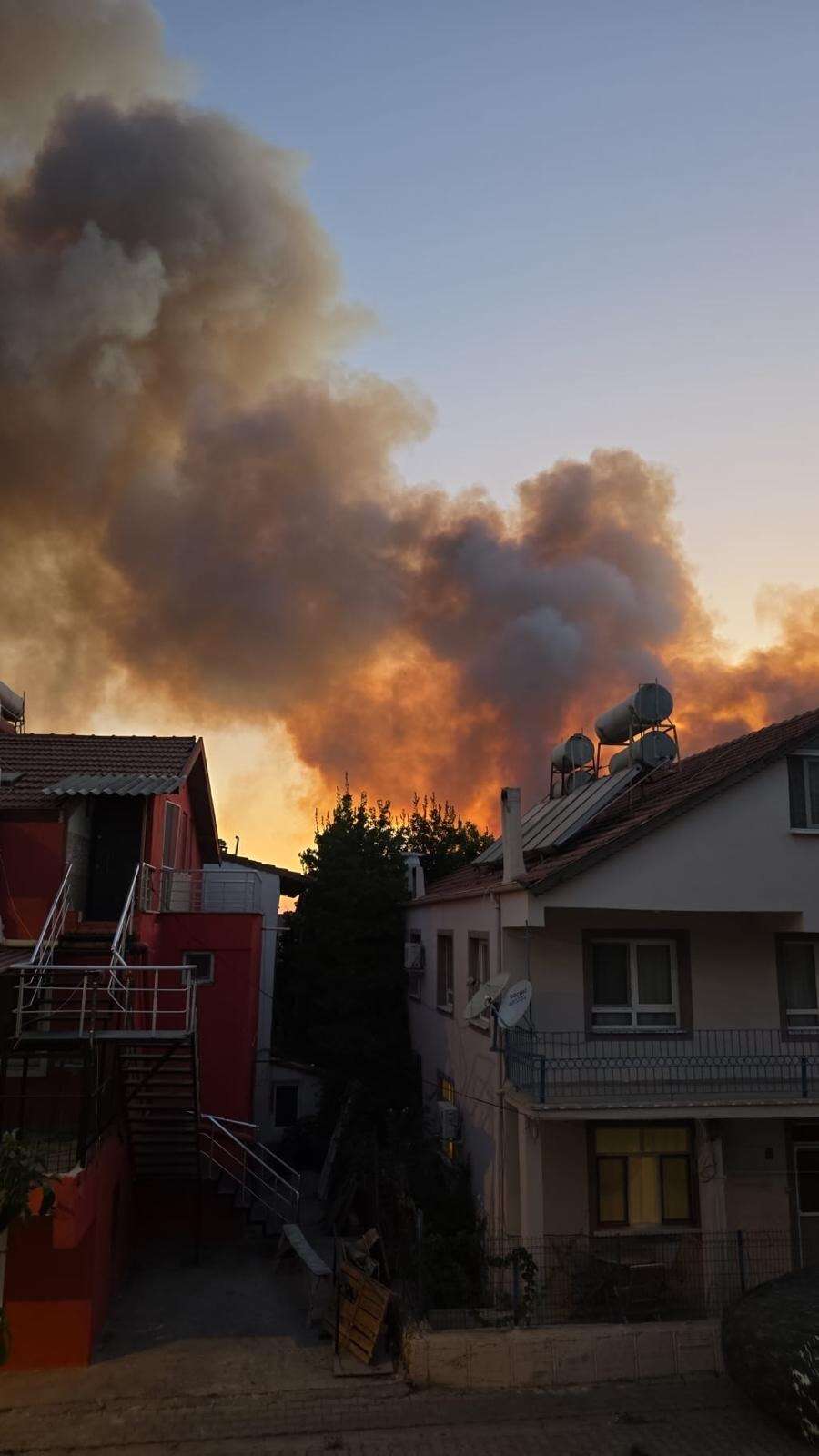 Fethiye’de Alevler Evlere Dayandı: Huzurevi Tahliye Edildi 3