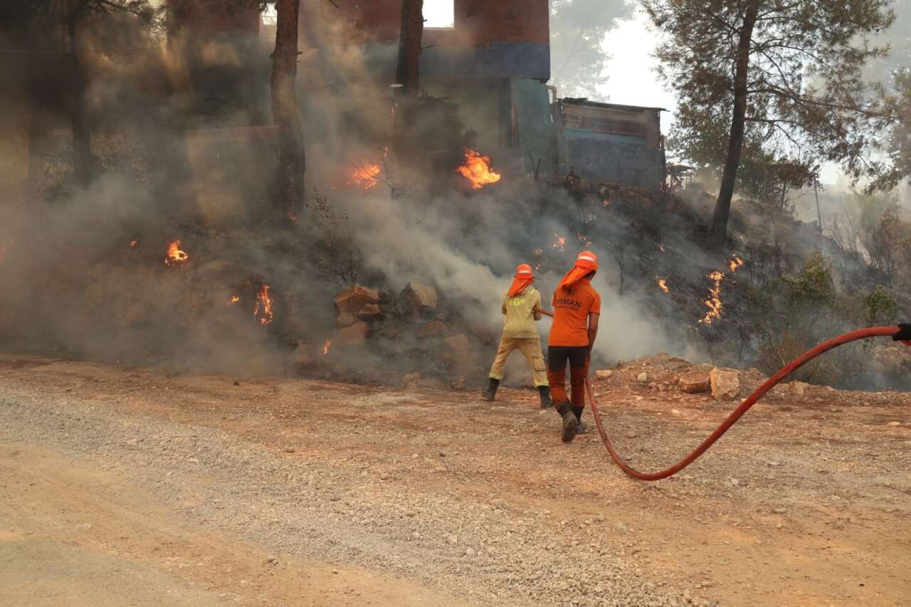 Seydikemer’de Başlayan Orman Yangını Kaş’a Sıçradı: 4 Uçak, 16 Helikopter ve 853 Personel Görevde 5