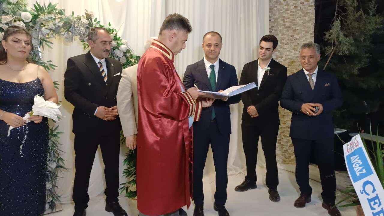 Hasan Mert Akgül ve Perinur Kale Menteşe’de Görkemli Düğünle Evlendi 2