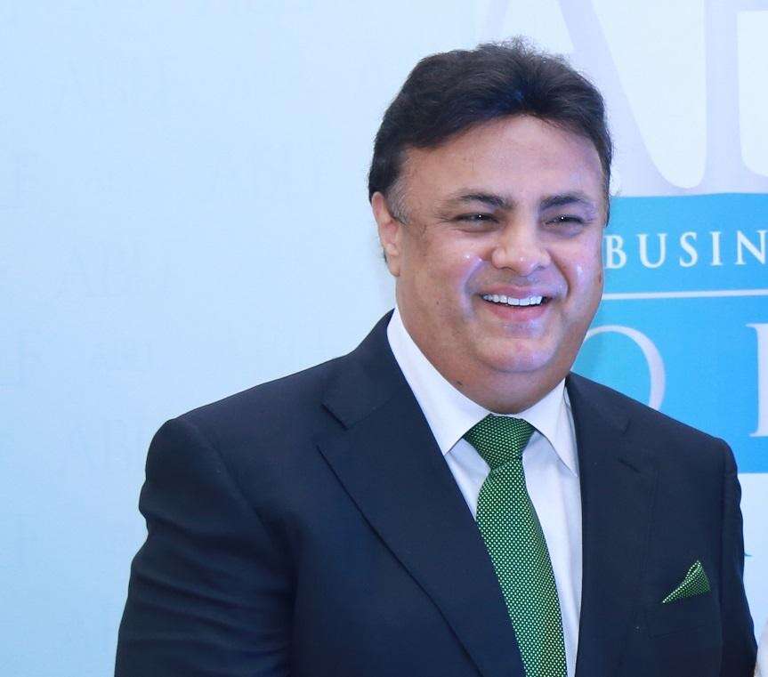 Milyarder Sunil Vaswani'nin 72 Metrelik Süper Yatı Platinum Fethiye'de! Ege Koylarında Göz Kamaştırdı 2