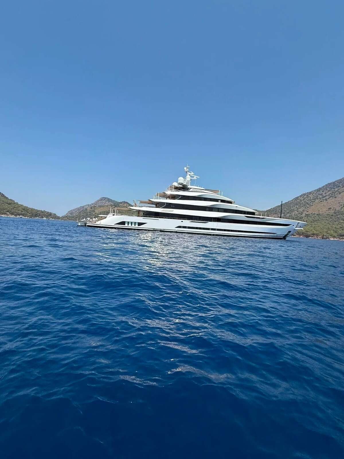 Milyarder Sunil Vaswani'nin 72 Metrelik Süper Yatı Platinum Fethiye'de! Ege Koylarında Göz Kamaştırdı 5