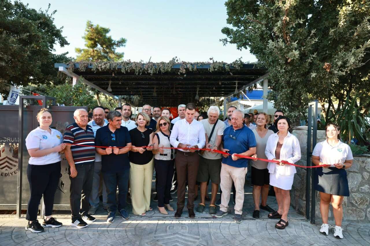 Bodrum'da Pînaraltı Emekli Kafe Açıldı: Çay 5 TL, Kahve 15 TL 2