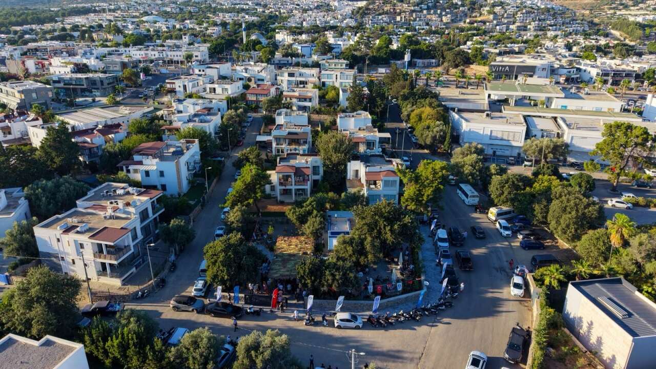 Bodrum'da Pînaraltı Emekli Kafe Açıldı: Çay 5 TL, Kahve 15 TL 1