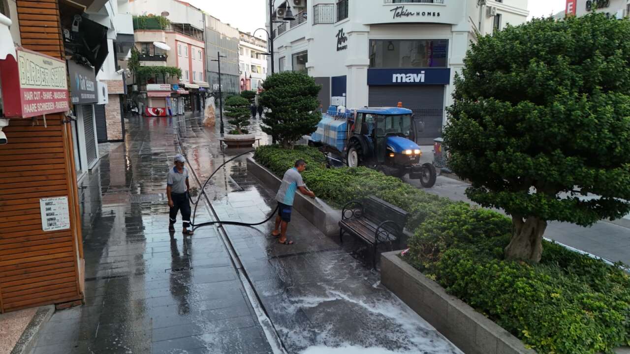 Sevgi Yolu’nda Günün İlk Işıklarıyla Temizlik Çalışması 4
