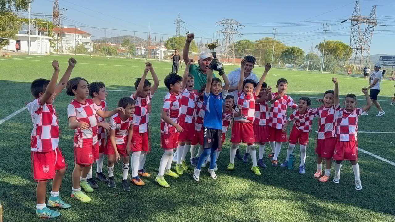 Muğla’da Miniklerden Büyük Başarı: Düğerek Güneş Spor U-9 Şampiyon 3