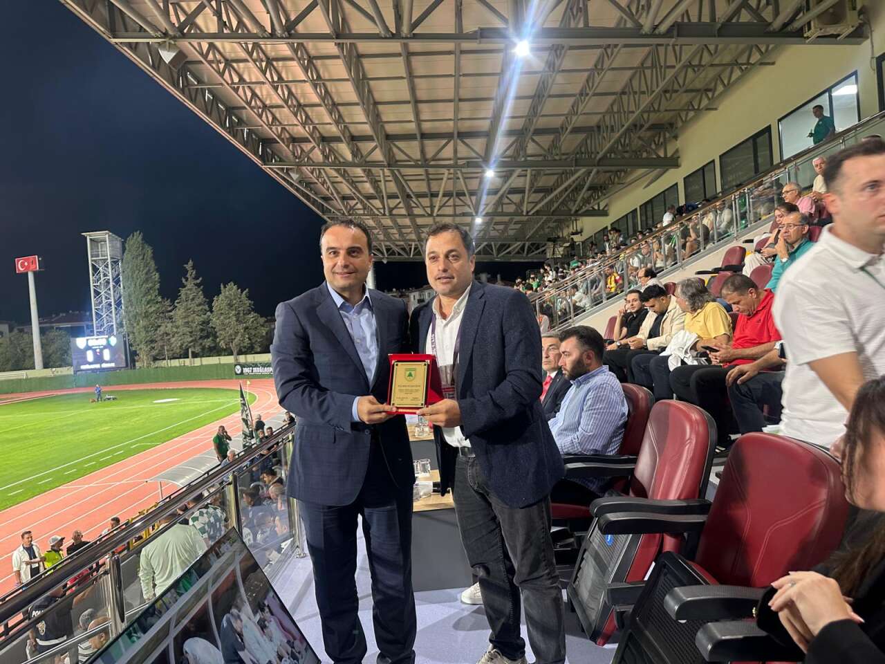 Muğlaspor’un Sponsorlarına Iğdır FK Maçı Öncesi Teşekkür Plaketi 2