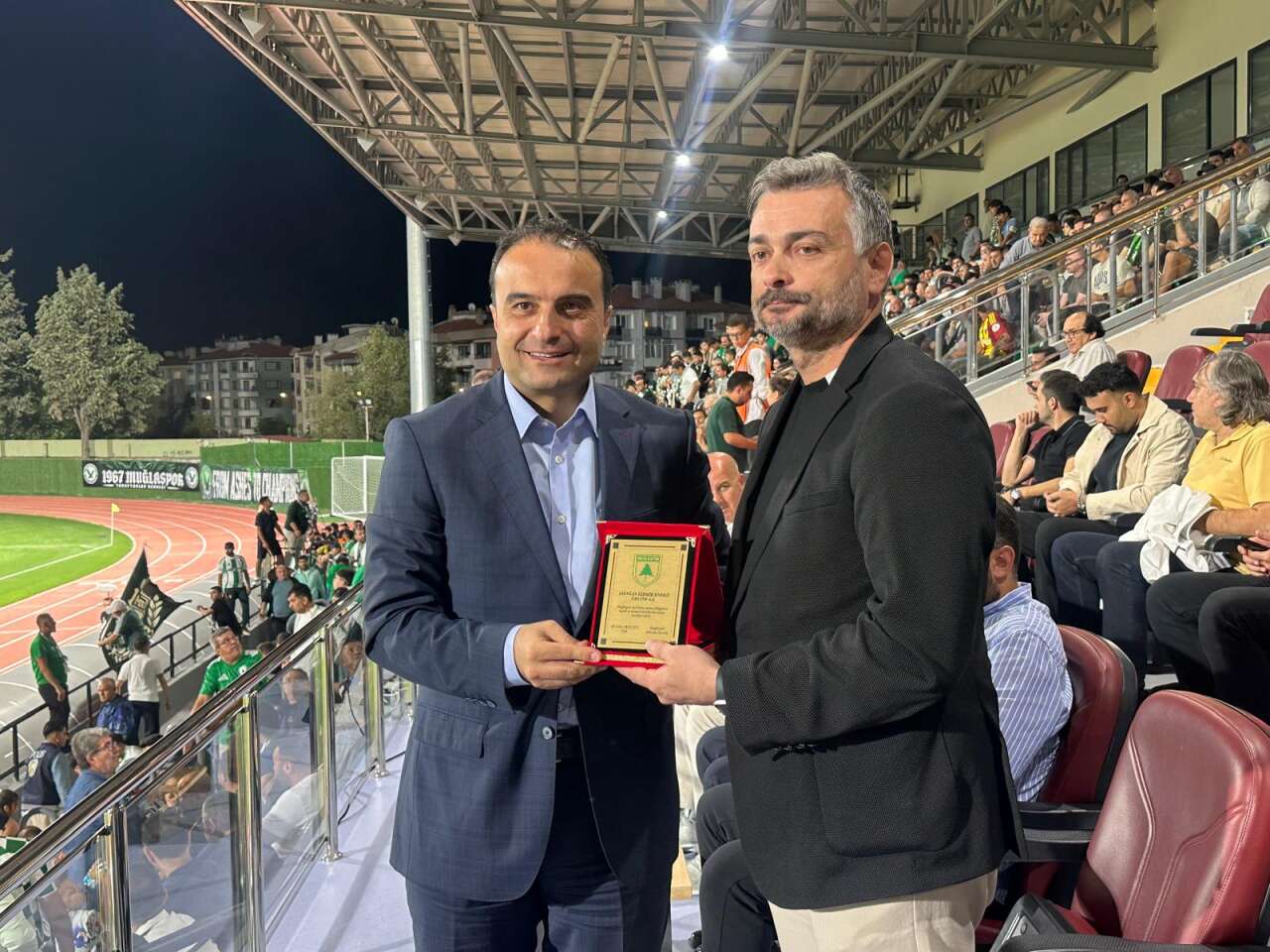 Muğlaspor’un Sponsorlarına Iğdır FK Maçı Öncesi Teşekkür Plaketi 1