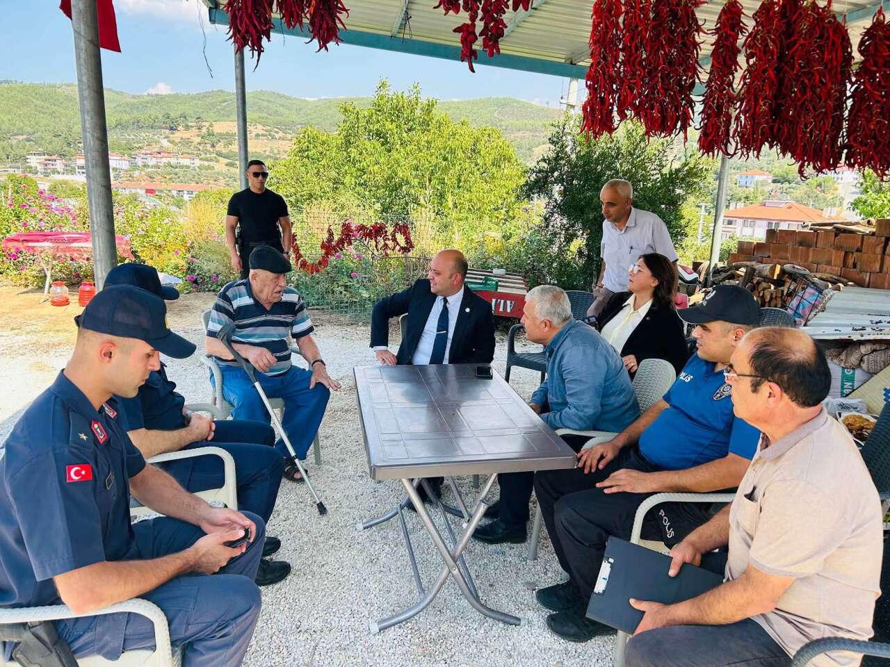 Kavaklıdere Belediye Başkanı Mehmet Demir ve Kaymakam Cihad Karakaya Çayboyu’nda Vatandaşlarla Buluştu 2