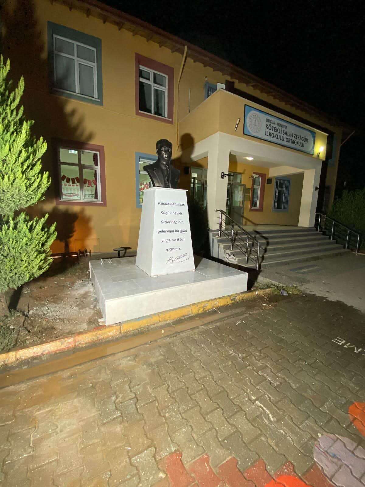 Muğla’da Okul Bahçesindeki Atatürk Büstü Hızla Onarıldı: Genel Sekreter  Yılmaz: "Çocuklarımızı Atatürk Karşılayacak" 5