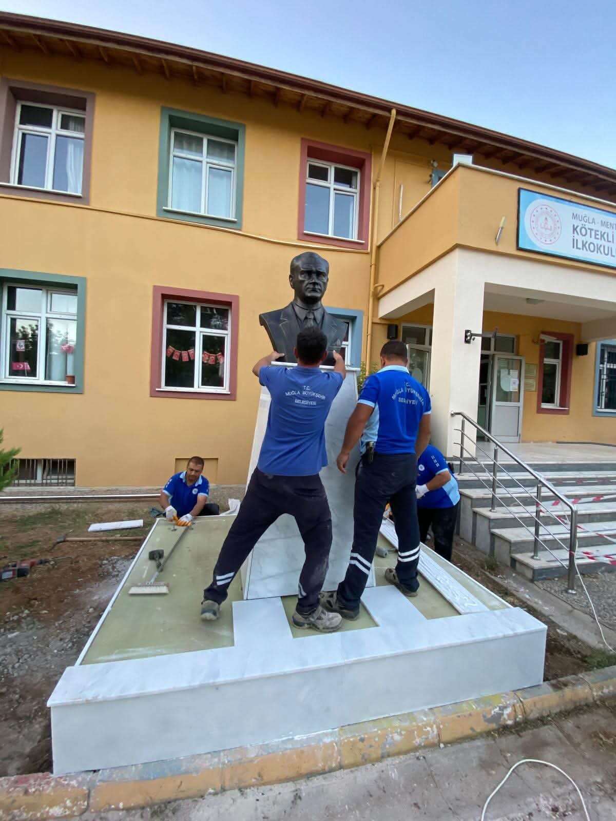 Muğla’da Okul Bahçesindeki Atatürk Büstü Hızla Onarıldı: Genel Sekreter  Yılmaz: "Çocuklarımızı Atatürk Karşılayacak" 3