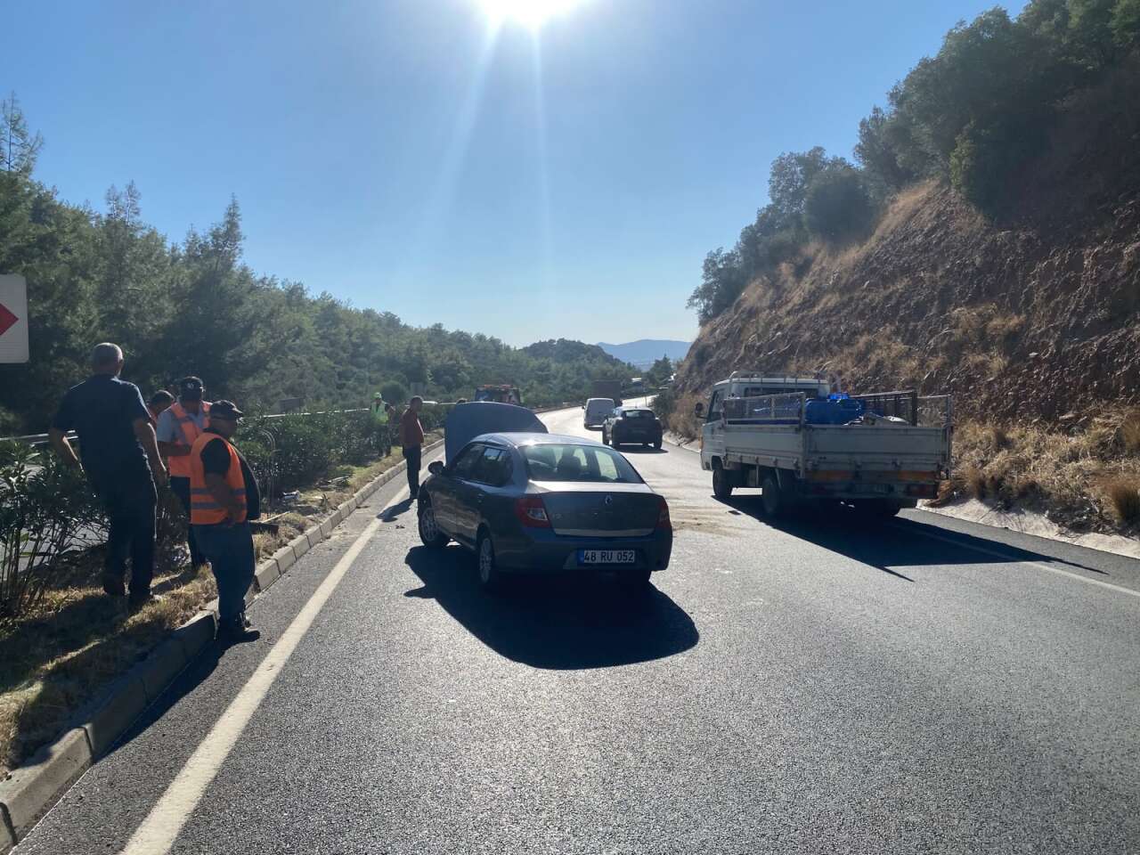 Milas-Bodrum Karayolu’nda Trafik Kazası: Otomobil Karşı Şeride Geçti 3