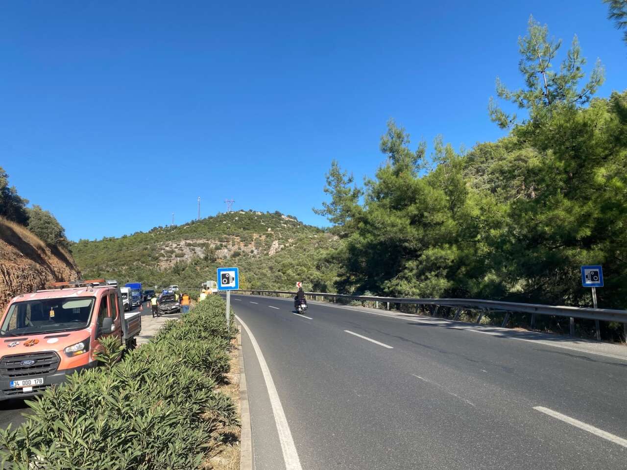 Milas-Bodrum Karayolu’nda Trafik Kazası: Otomobil Karşı Şeride Geçti 2