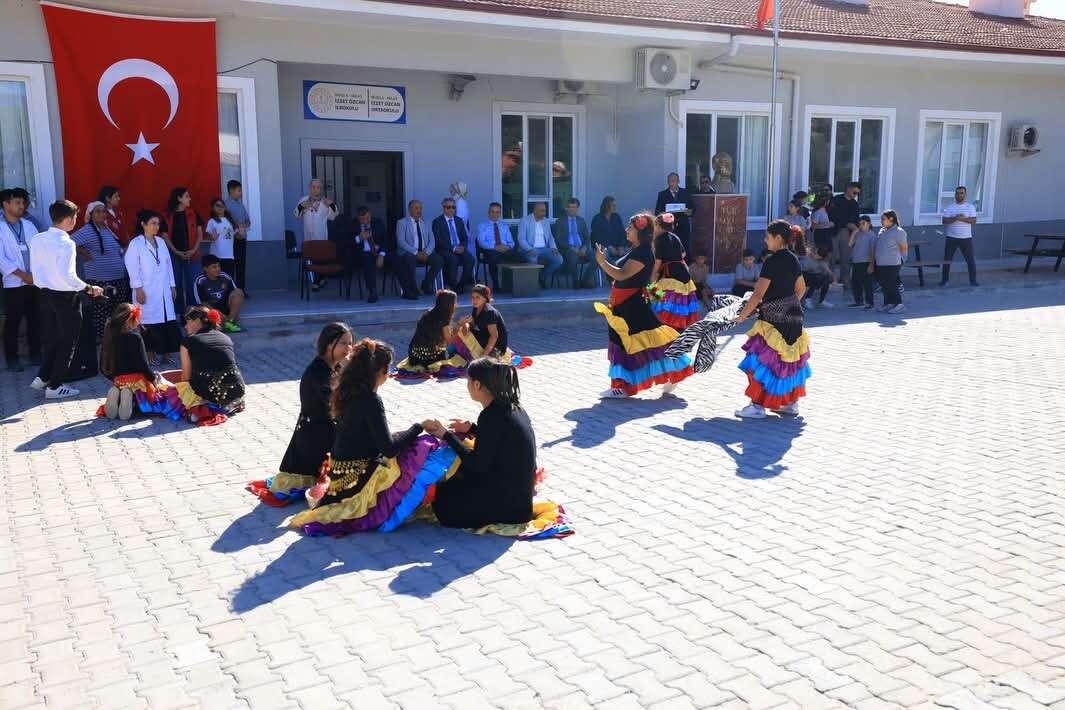 Muğla Valisi Dr. İdris Akbıyık’tan Küçükdibekdere’ye Ziyaret: “Türkiyem” Şarkısıyla Karşılandı 1
