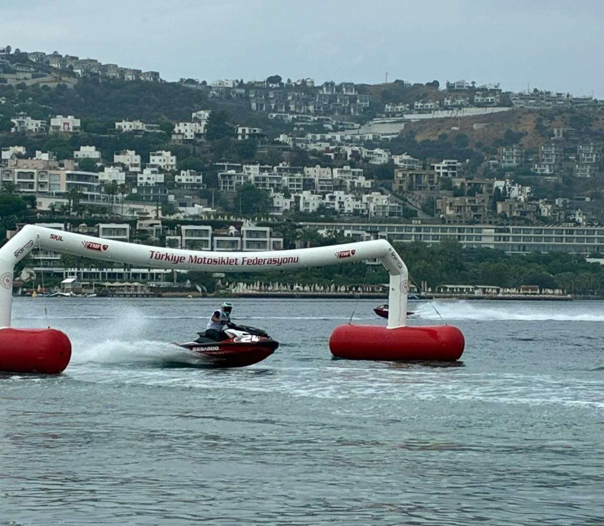 Bodrum’da İzeltaş MotoSurf ve Sujeti Rüzgarı Esti 1