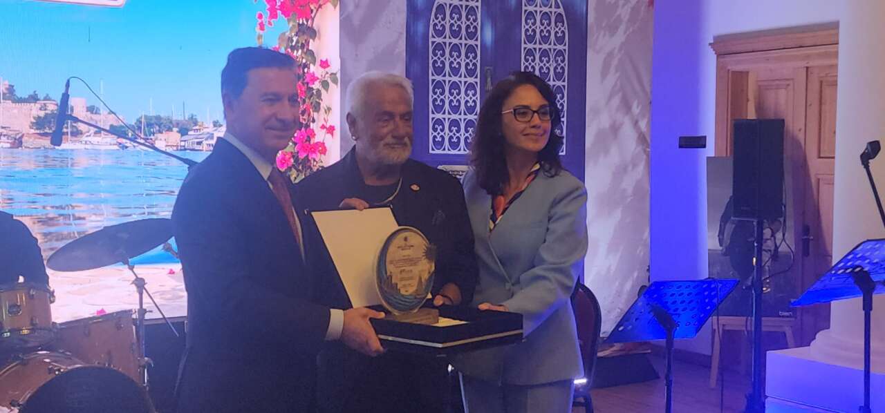 Fedon’dan Törende Yürek Burkan Sözler: “80 Yıl Öteki Olarak Yaşadım” 1