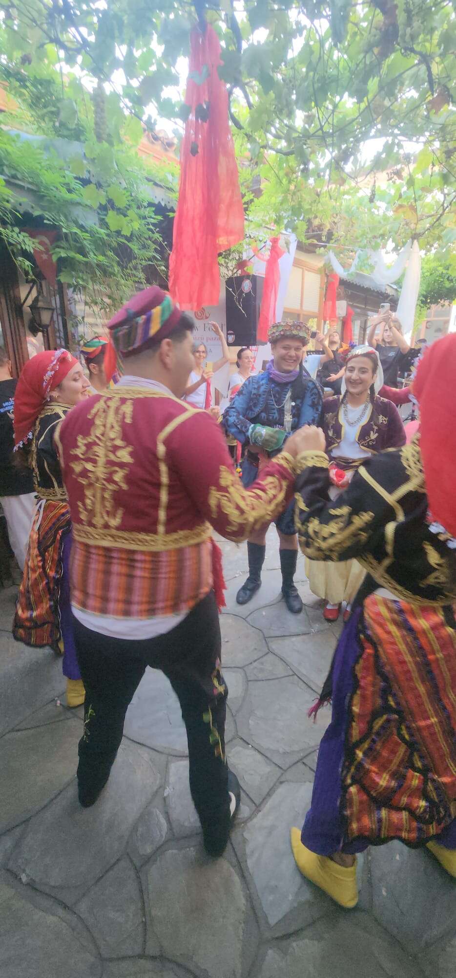 Muğla’da Festival Coşkusu Kına Gecesiyle Taçlandı, Gelin ve Damat Zeybek Oynadı 3