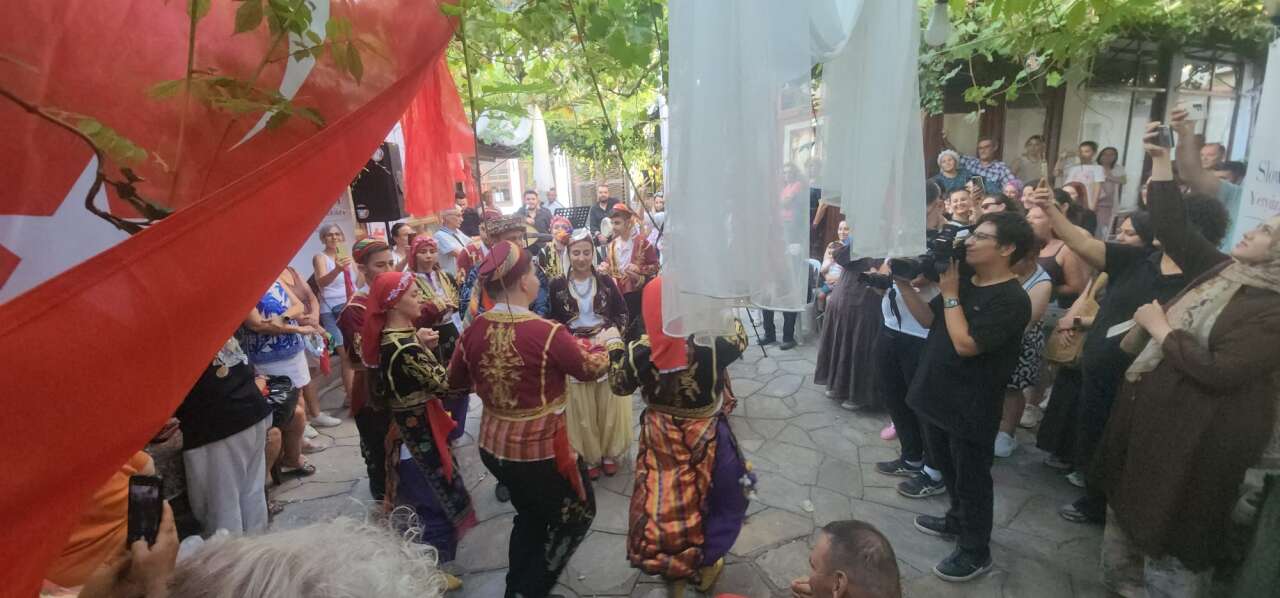Muğla’da Festival Coşkusu Kına Gecesiyle Taçlandı, Gelin ve Damat Zeybek Oynadı 4