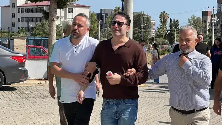 Şarkıcı Atilla Taş’ın Kızı Gözyaşları Arasında Toprağa Verildi 2