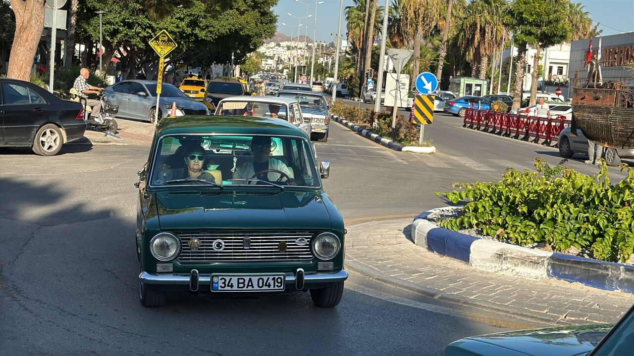 Muğla’da 42 Klasik Otomobil Nostalji Rüzgârı Estirdi 3
