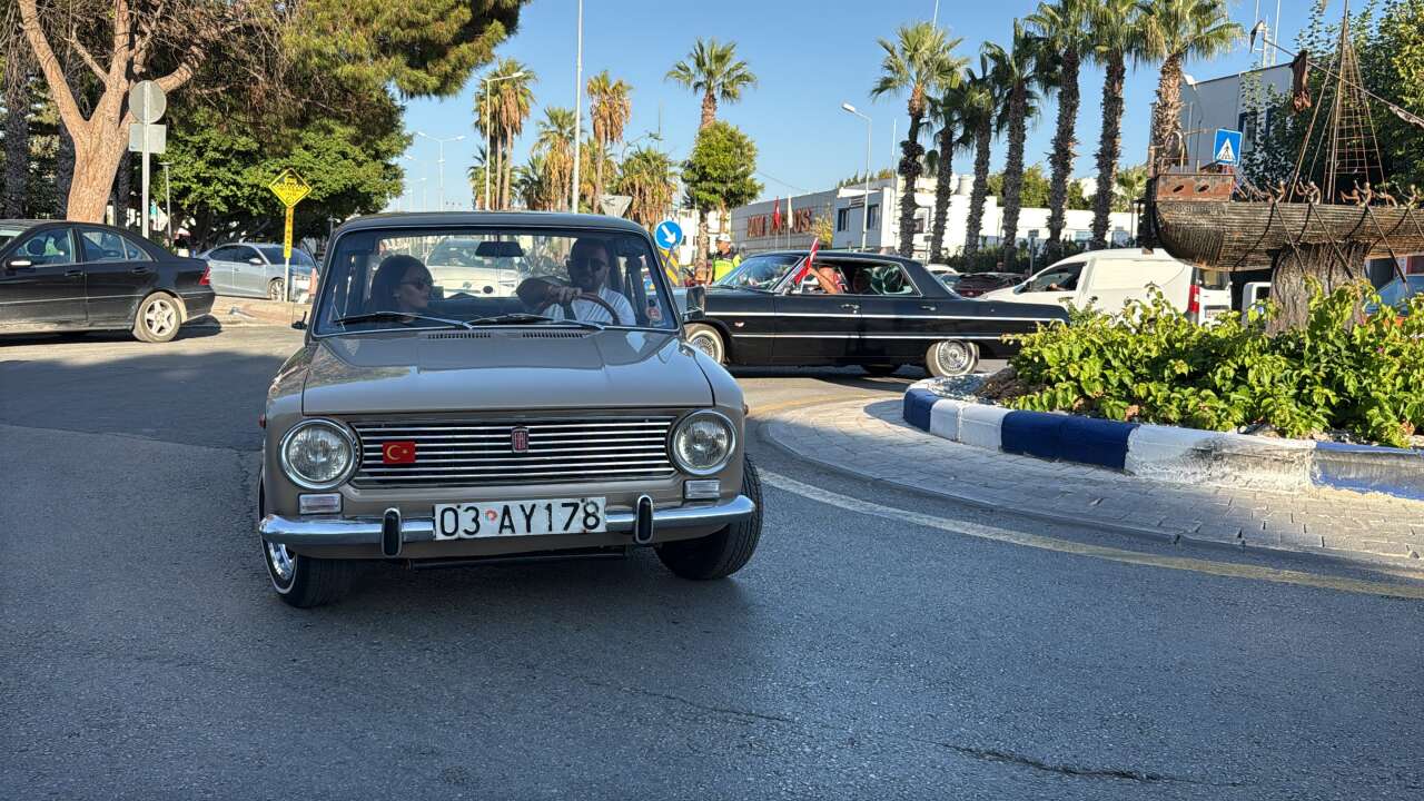 Muğla’da 42 Klasik Otomobil Nostalji Rüzgârı Estirdi 1