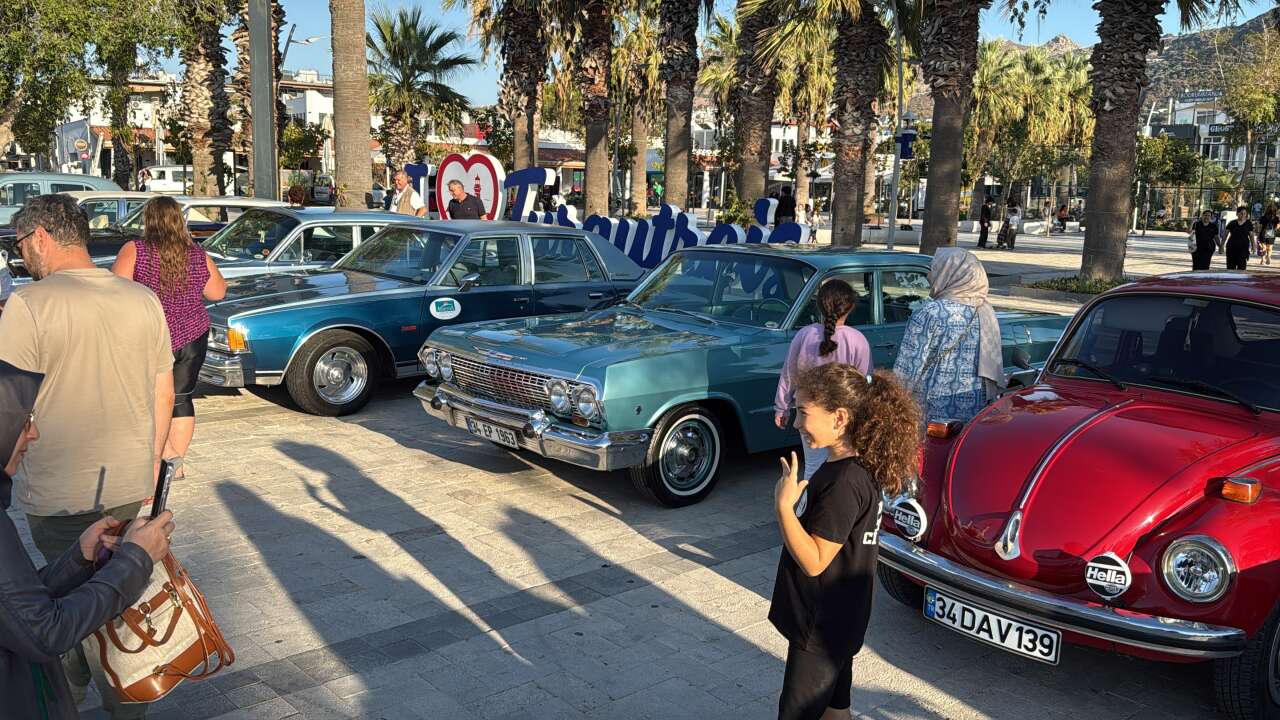 Muğla’da 42 Klasik Otomobil Nostalji Rüzgârı Estirdi 2
