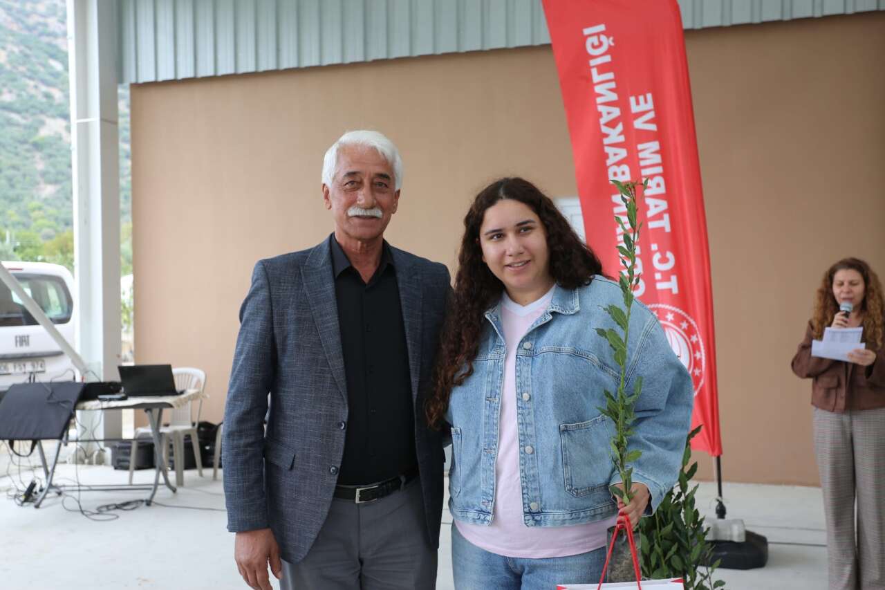 Ula’da Kadın Üreticilere Yüzde 75 Hibeli Defne Fidanı Desteği 3