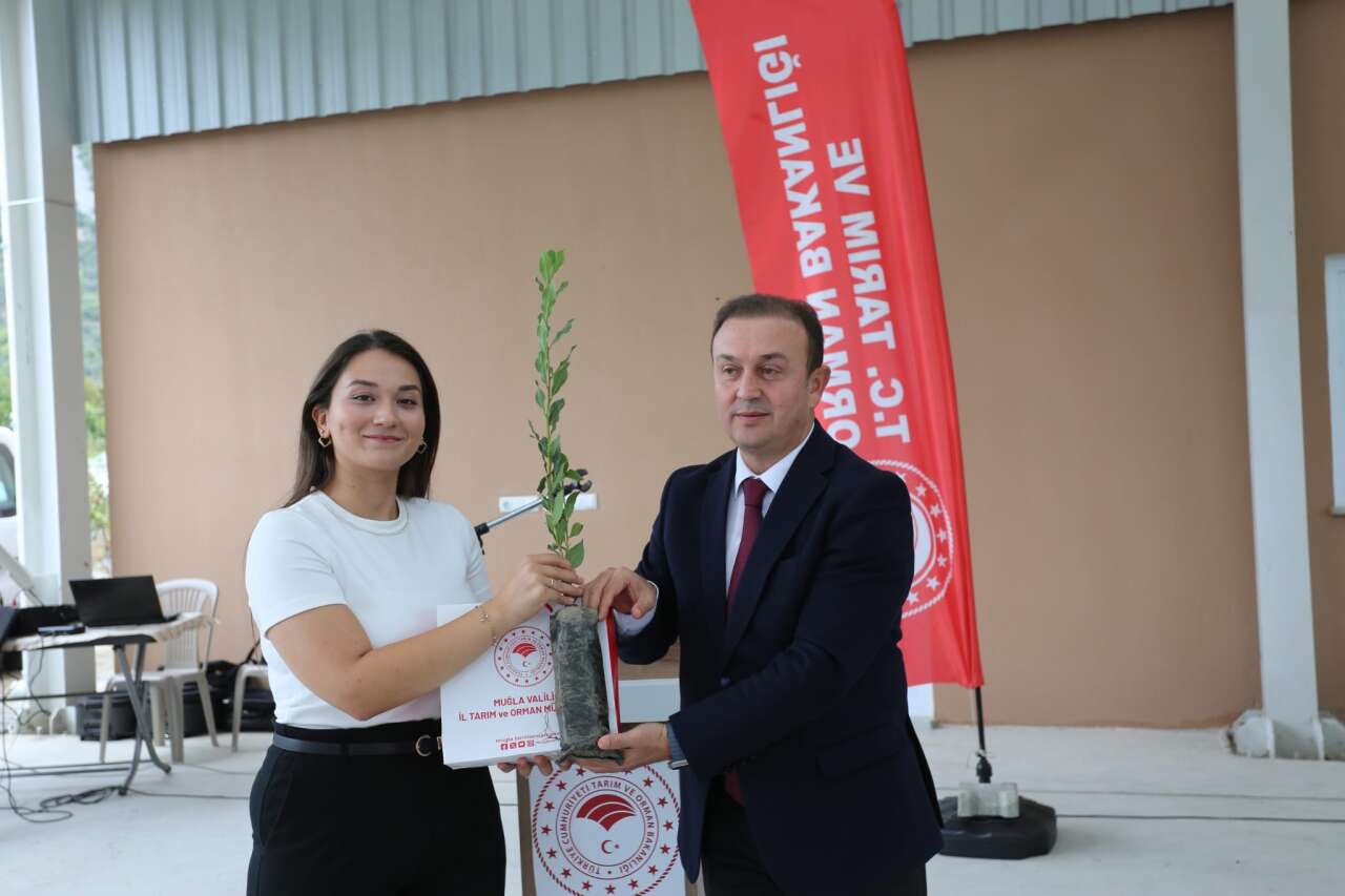 Ula’da Kadın Üreticilere Yüzde 75 Hibeli Defne Fidanı Desteği 4