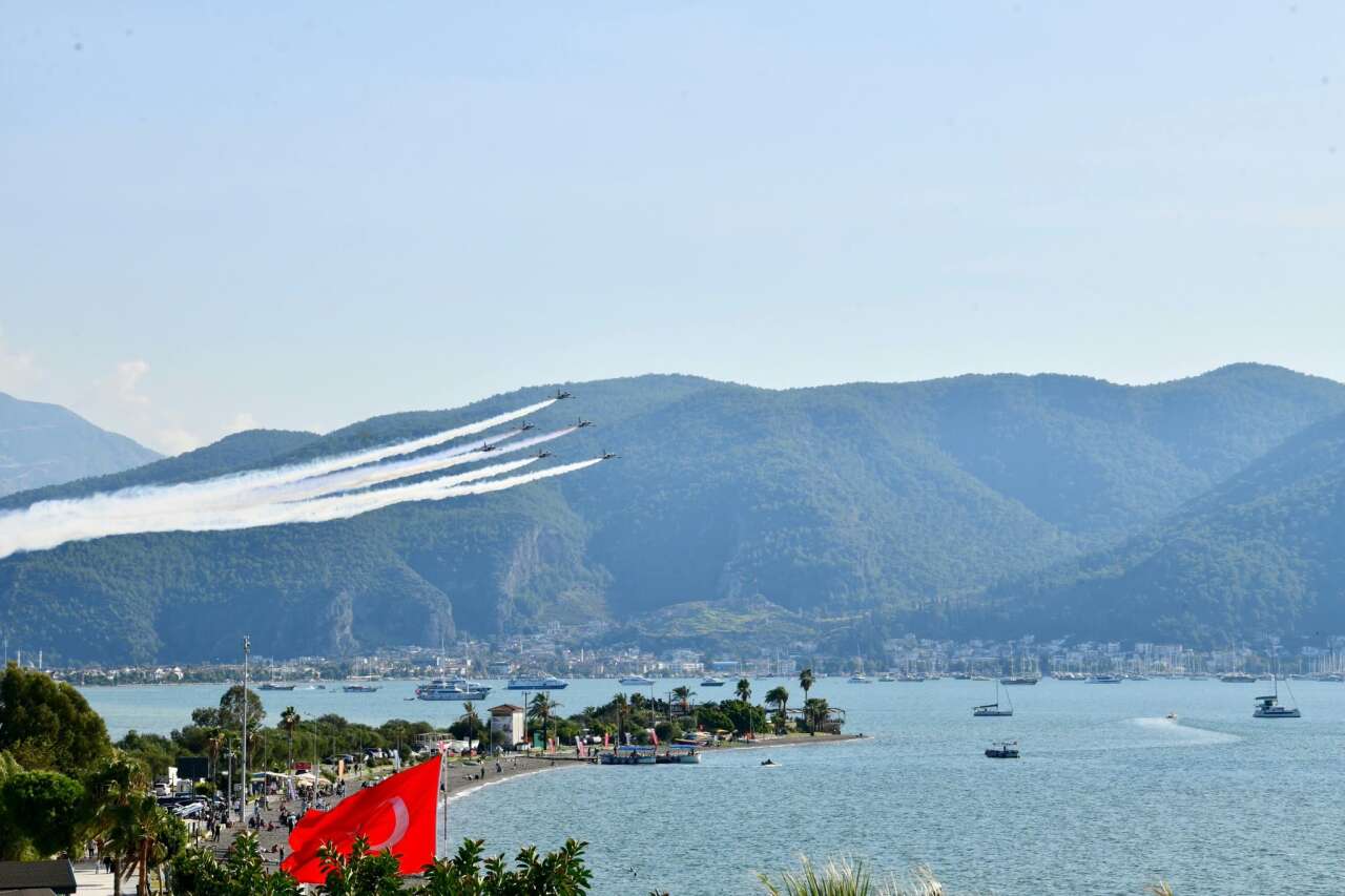 Türk Yıldızları Fethiye Semalarında Prova Yaptı: Gösteri İçin Geri Sayım Başladı 3