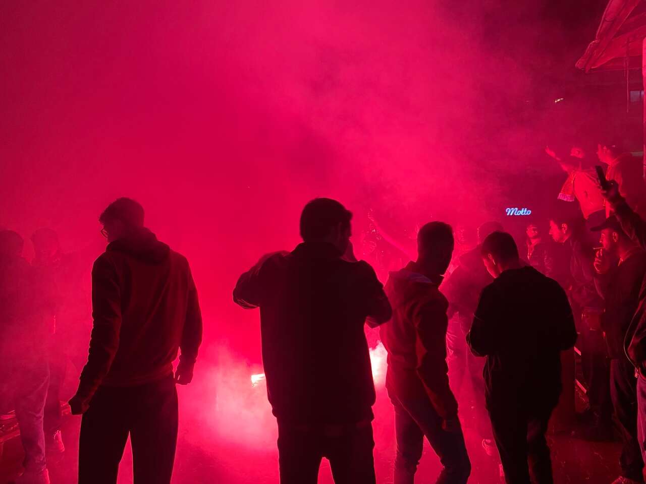 Kötekli’de Derbi Heyecanı: Taraftarlar Havai Fişek Attı, Polis Önlem Aldı 2