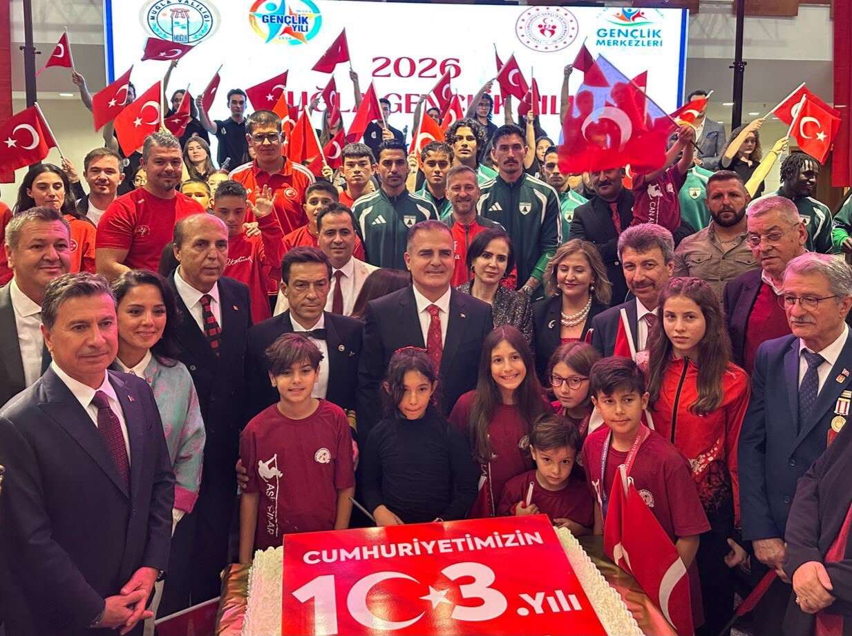 Cumhuriyet Resepsiyonunda Gözler Ayaydın-Aras İkilisindeydi 2