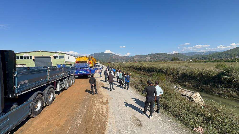 Dalaman’da Taşkın Yaşanan Tersakan Çayı’na Kamyon Devrildi, Sürücü Yaralandı 3
