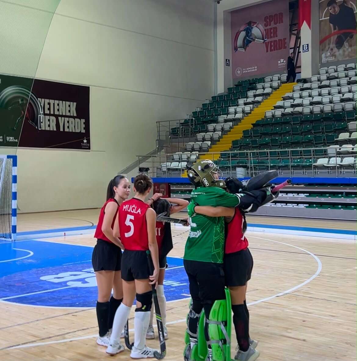 Muğla Hokey Liglerinde Lider Değişmedi: Mikroman Maden Ege Yıldızları Zirvede 2