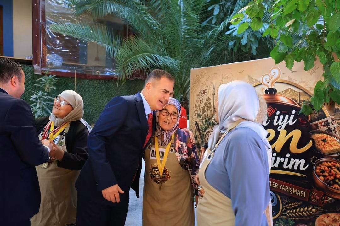 Muğla’nın Yöresel Lezzetleri Ekranlarda: Vali Akbıyık ‘En İyi Ben Pişiririm’ Setini Ziyaret Etti 4