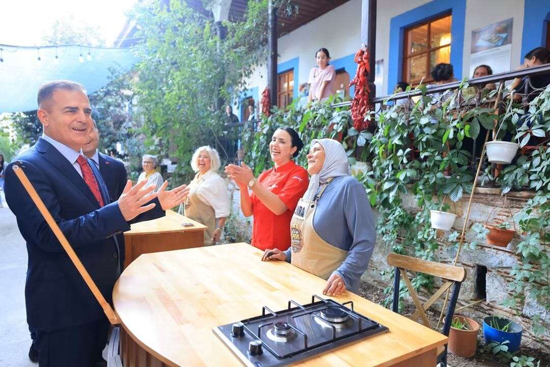 Muğla’nın Yöresel Lezzetleri Ekranlarda: Vali Akbıyık ‘En İyi Ben Pişiririm’ Setini Ziyaret Etti 2