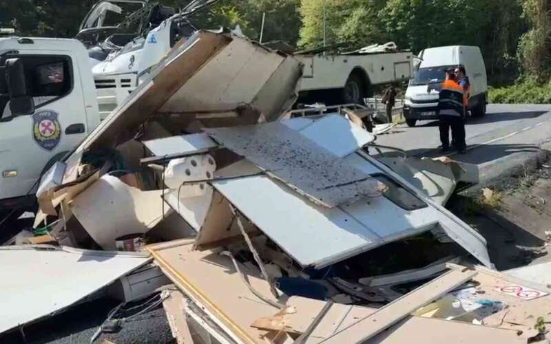 Karavan Bariyerlere Saplandı: Sürücü Hayatını Kaybetti