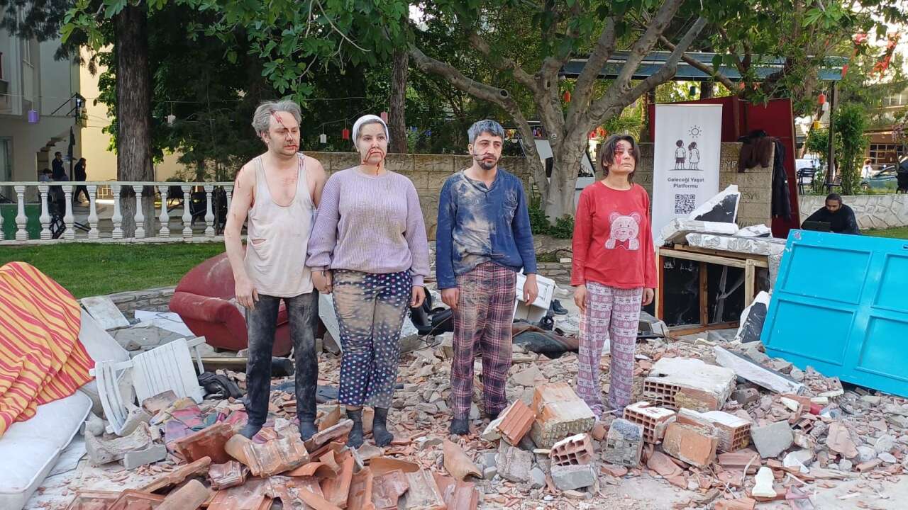 Menteşe’de Gerçeği Aratmayan Deprem Sahnesi: “Sesimi Duyan Var mı?”