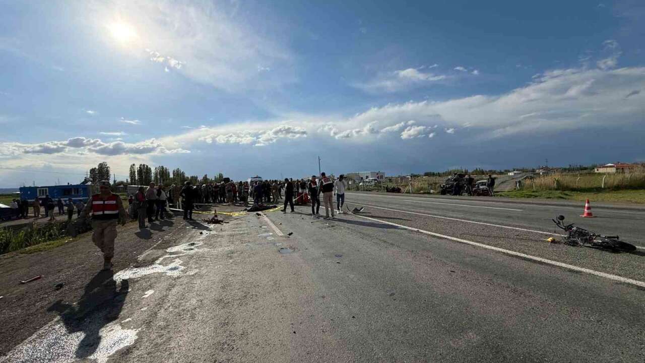 Otomobil İle Motosiklet Çarpıştı: Sürücü Hayatını Kaybetti