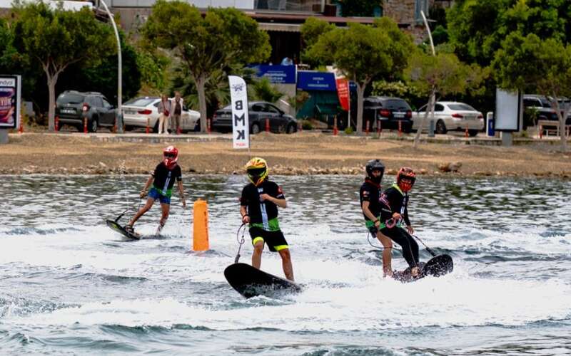 Bodrum’da Adrenalin Dolu Başlangıç: Motosurf Yarışları Nefes Kesti