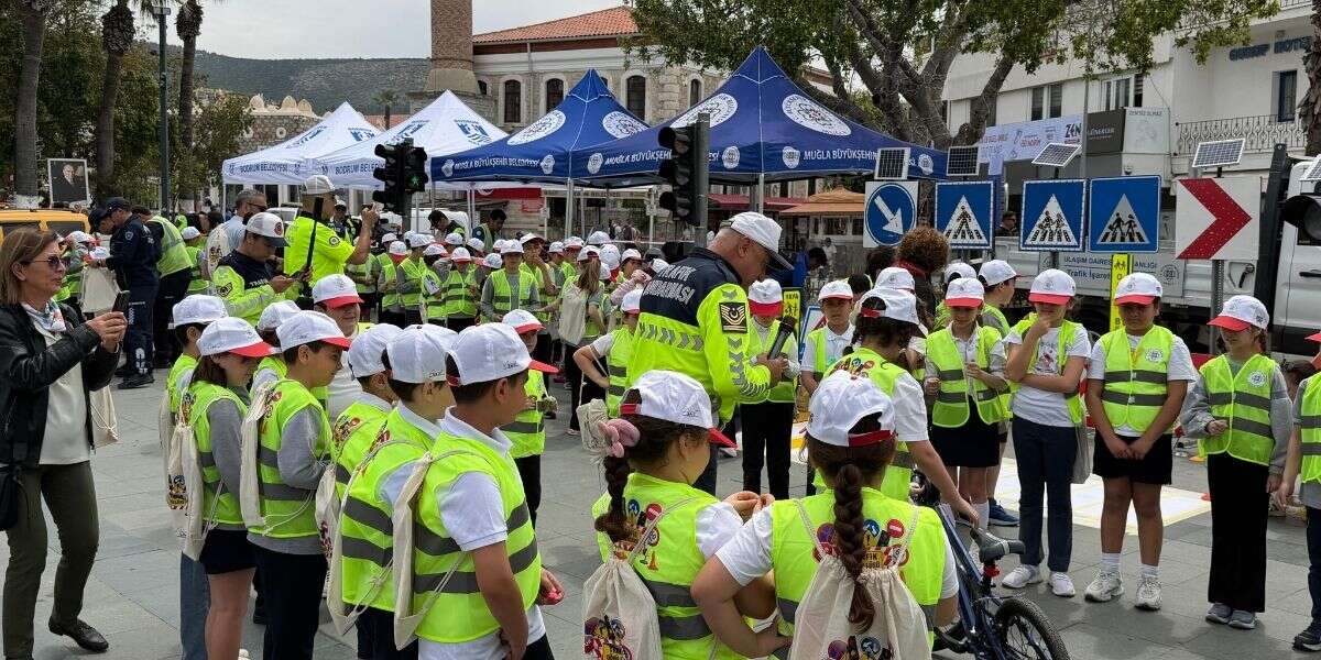 Bodrum’da Öğrenci ve Vatandaşlara Trafik Eğitimi Verildi